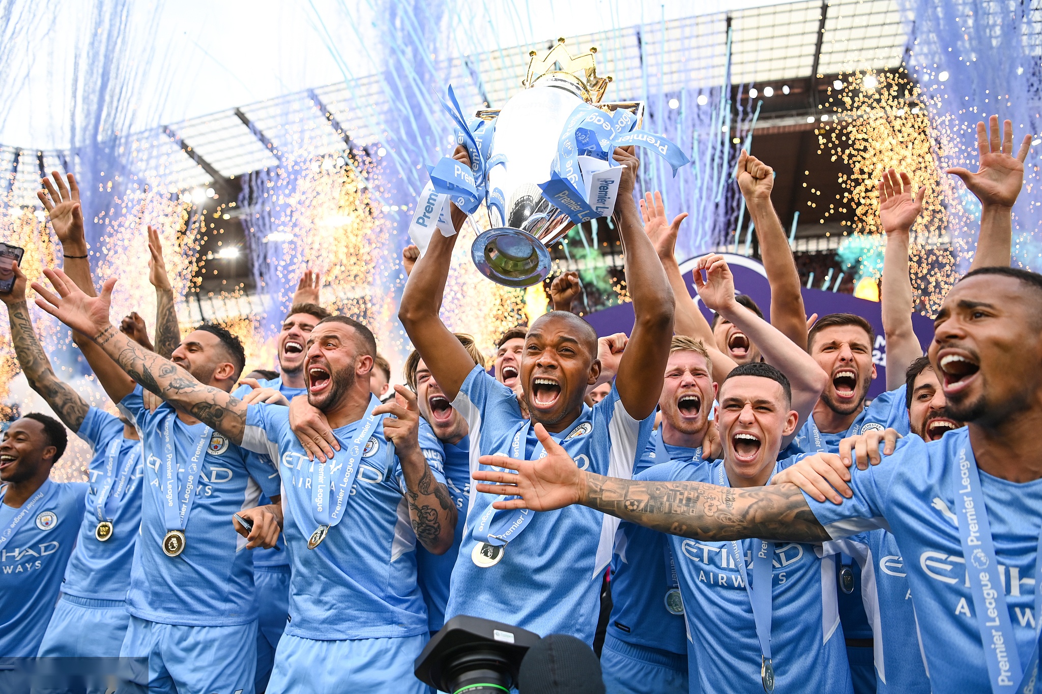 张身穿米兰 张身穿米兰